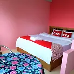 Oyo 75429 \'101 Place Navanakorm\'